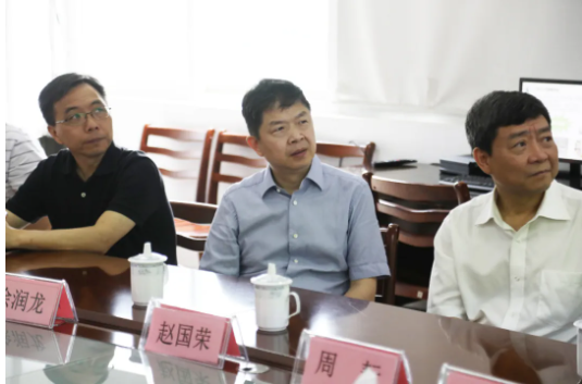 6月4日，省市场监管局党委委员、副局长，省药品监管局党组书记、局长徐润龙带队来公司开展“三服务”活动